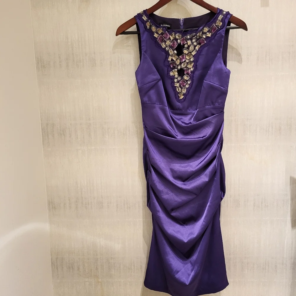 le chateau purple dress Le Chateau Floral Black Mesh Halter Mini Dress with Pink Lining size: xxs-s (xxs on tag) bust: 32 waist: 22-26 length: 32 brand: Le Chateau no flaws slight stretch :